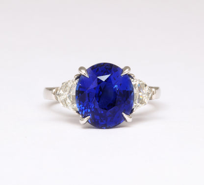https://a.1stdibscdn.com/6-carat-oval-blue-sapphire-and-diamond-ring-for-sale-picture-3/j_415/j_144397421641927203913/6R1A8326_master.jpg