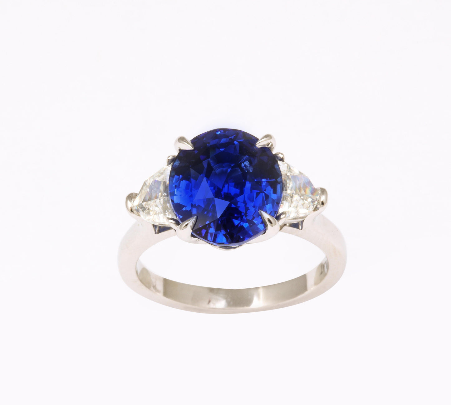 https://a.1stdibscdn.com/6-carat-oval-blue-sapphire-and-diamond-ring-for-sale-picture-4/j_415/j_144397421641927203646/6R1A8327_master.jpg