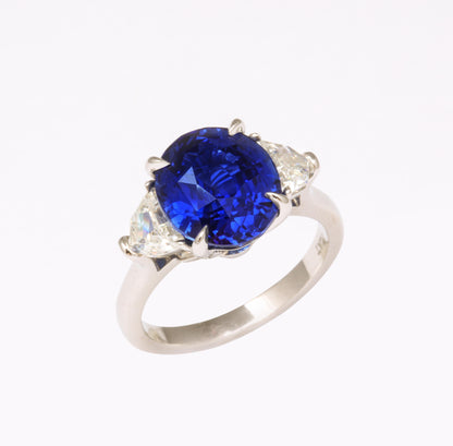https://a.1stdibscdn.com/6-carat-oval-blue-sapphire-and-diamond-ring-for-sale-picture-5/j_415/j_144397421641927203833/6R1A8328_master.jpg