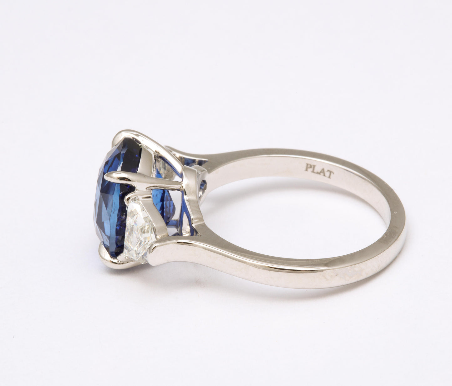 https://a.1stdibscdn.com/6-carat-oval-blue-sapphire-and-diamond-ring-for-sale-picture-6/j_415/j_144397421641927204233/6R1A8330_master.jpg