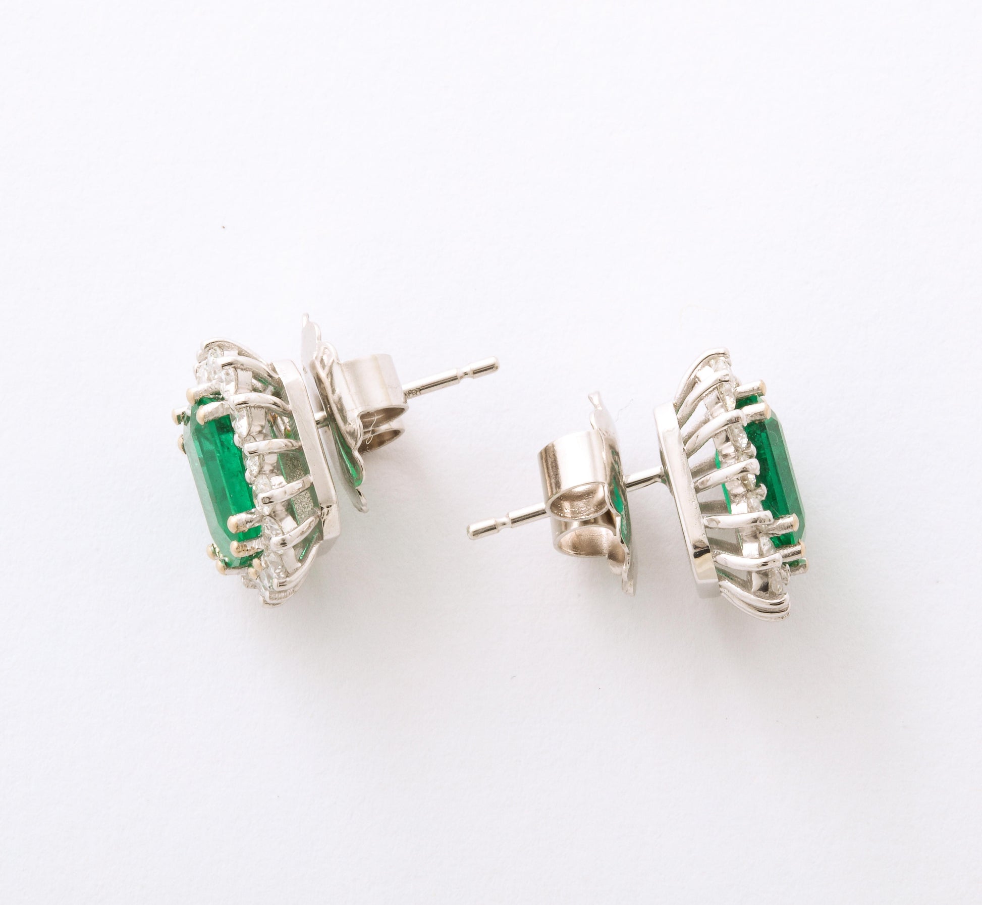 https://a.1stdibscdn.com/emerald-and-diamond-earrings-for-sale-picture-7/j_415/j_145871921643388043802/6R1A8387_master.jpg