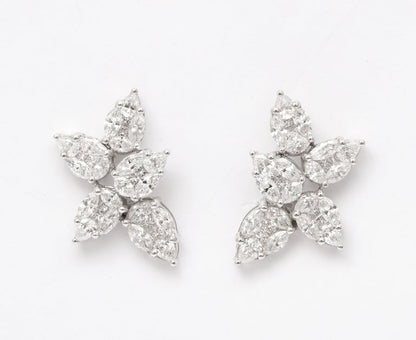 https://a.1stdibscdn.com/cluster-diamond-earrings-for-sale-picture-5/j_415/j_144397721641928867867/6R1A8458_master.jpg?width=768