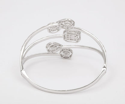 https://a.1stdibscdn.com/multi-shape-diamond-bangle-bracelet-for-sale-picture-4/j_415/j_143753121641493897591/6R1A8494_master.jpg?width=768