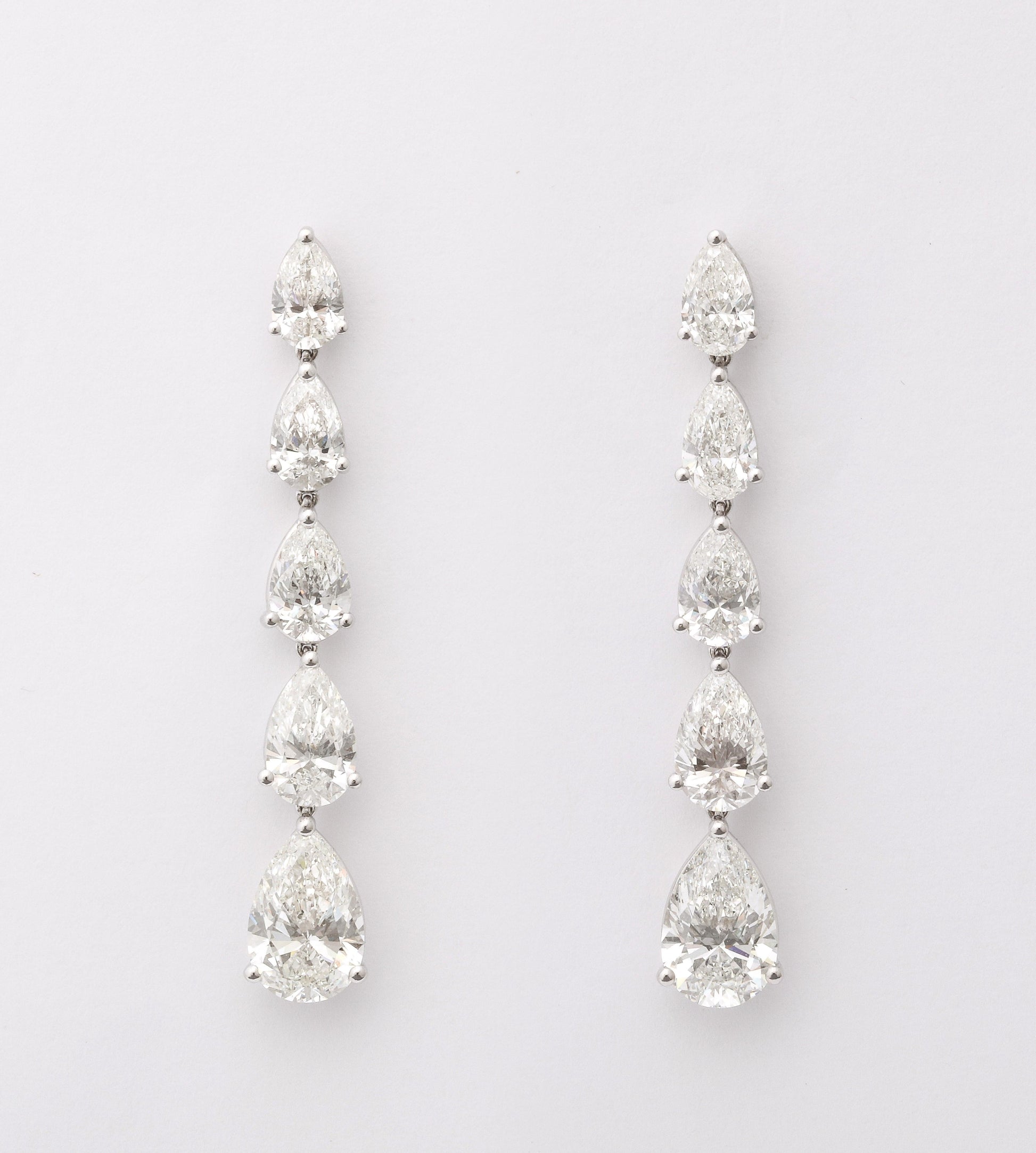 https://a.1stdibscdn.com/pear-shaped-diamond-dangle-drop-earrings-for-sale-picture-3/j_415/j_202925421694024531696/6R1A8651_master.jpg