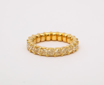 https://a.1stdibscdn.com/yellow-diamond-eternity-band-for-sale-picture-3/j_415/j_202927821694025263951/6R1A8671_master.jpg