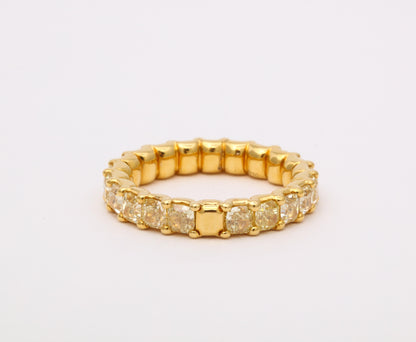 https://a.1stdibscdn.com/yellow-diamond-eternity-band-for-sale-picture-4/j_415/j_202927821694025263919/6R1A8672_master.jpg