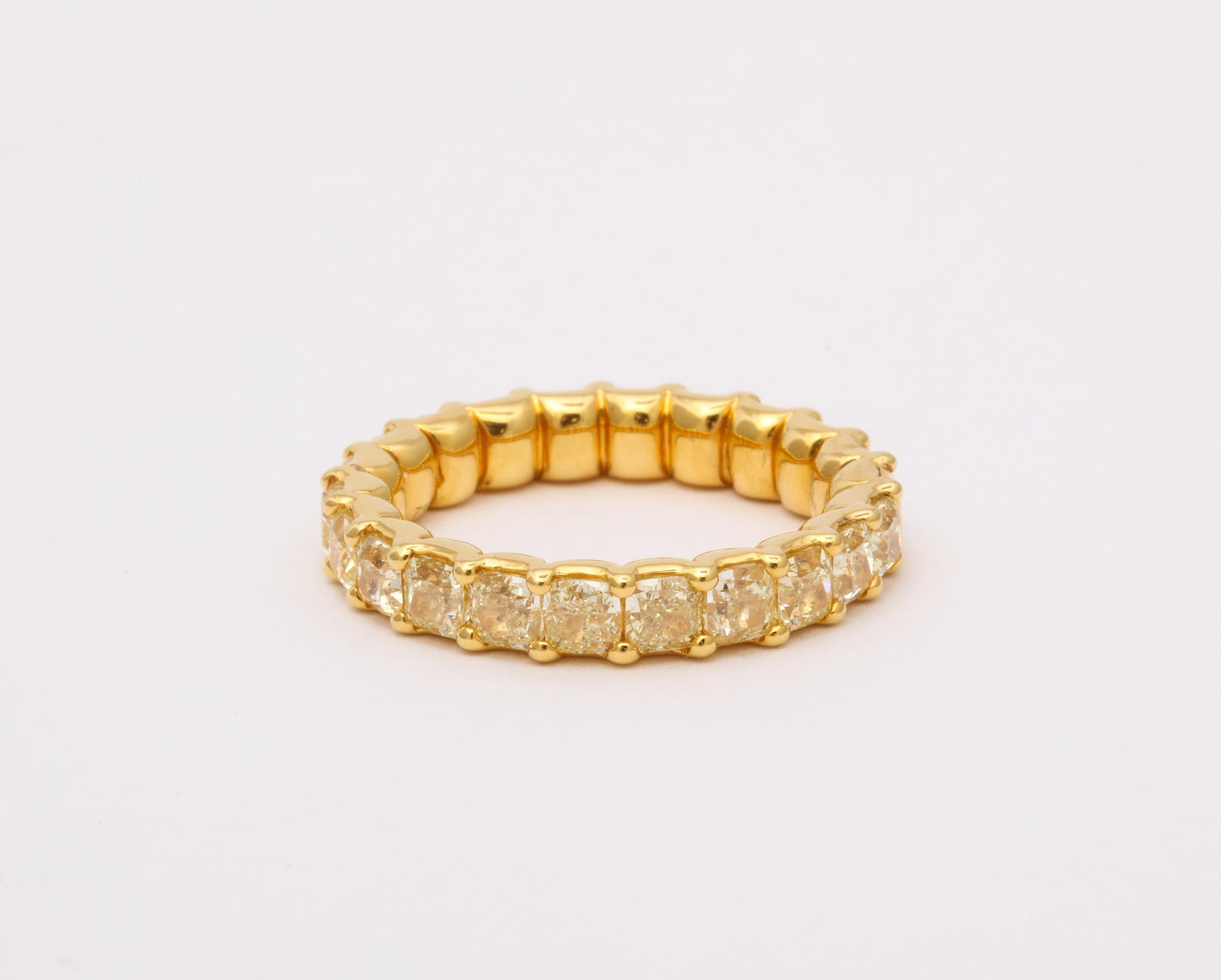https://a.1stdibscdn.com/yellow-diamond-eternity-band-for-sale-picture-5/j_415/j_202927821694025263917/6R1A8673_master.jpg