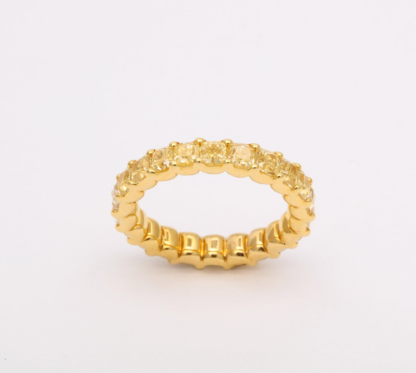 https://a.1stdibscdn.com/yellow-diamond-eternity-band-for-sale-picture-6/j_415/j_202927821694025263679/6R1A8674_master.jpg