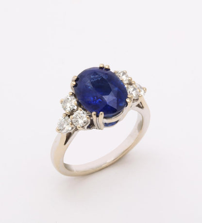 https://a.1stdibscdn.com/sapphire-and-diamond-ring-for-sale-picture-4/j_415/j_204049521695135434959/6R1A8679_master.jpg?width=768