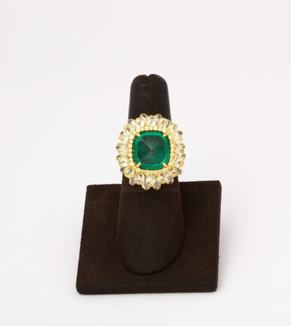 https://a.1stdibscdn.com/5-carat-sugarloaf-cabochon-emerald-and-yellow-diamond-ring-for-sale-picture-2/j_415/j_202926121694024693901/6R1A8710_master.jpg?width=768