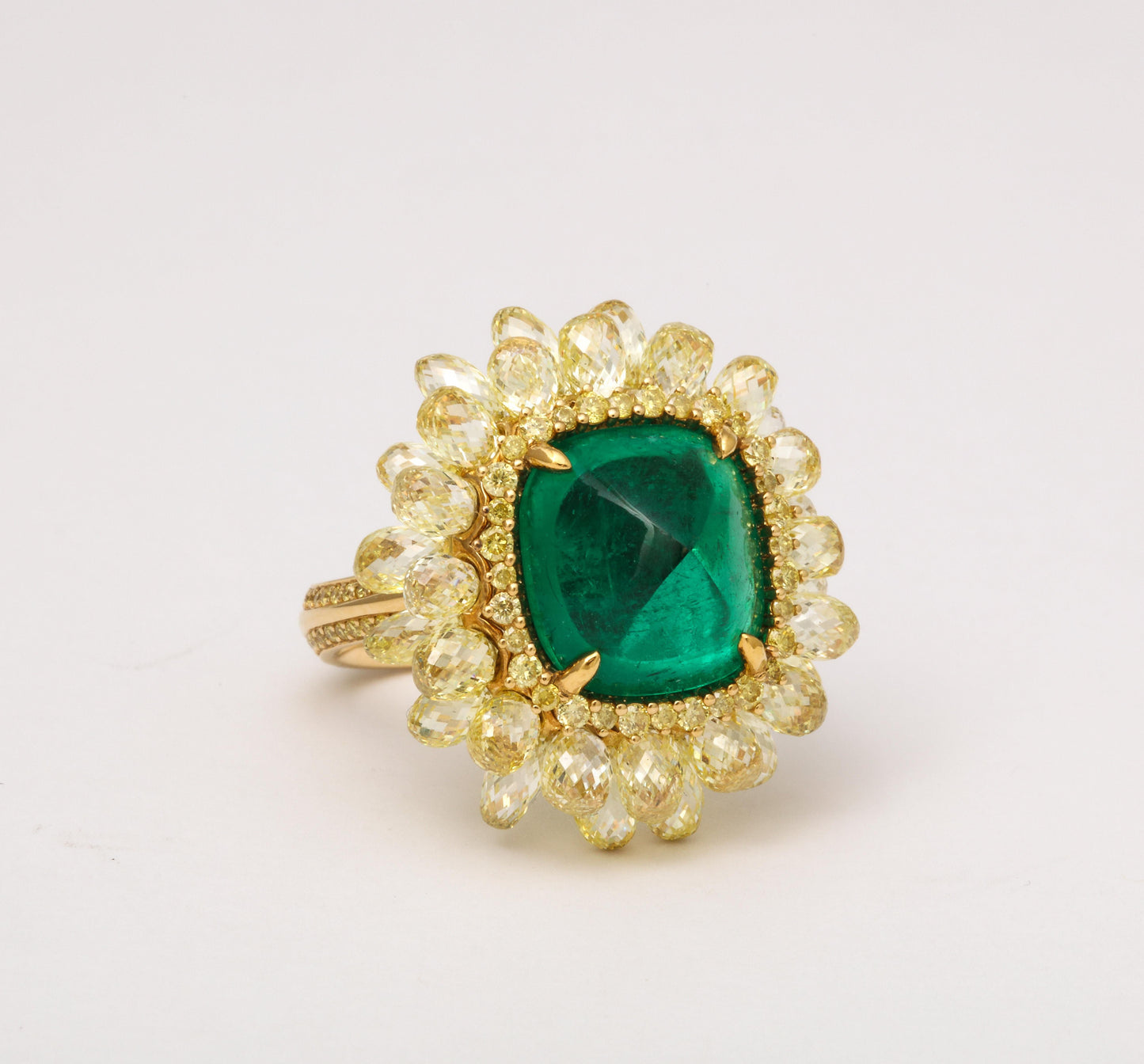 https://a.1stdibscdn.com/5-carat-sugarloaf-cabochon-emerald-and-yellow-diamond-ring-for-sale-picture-4/j_415/j_202926121694024693939/6R1A8712_master.jpg