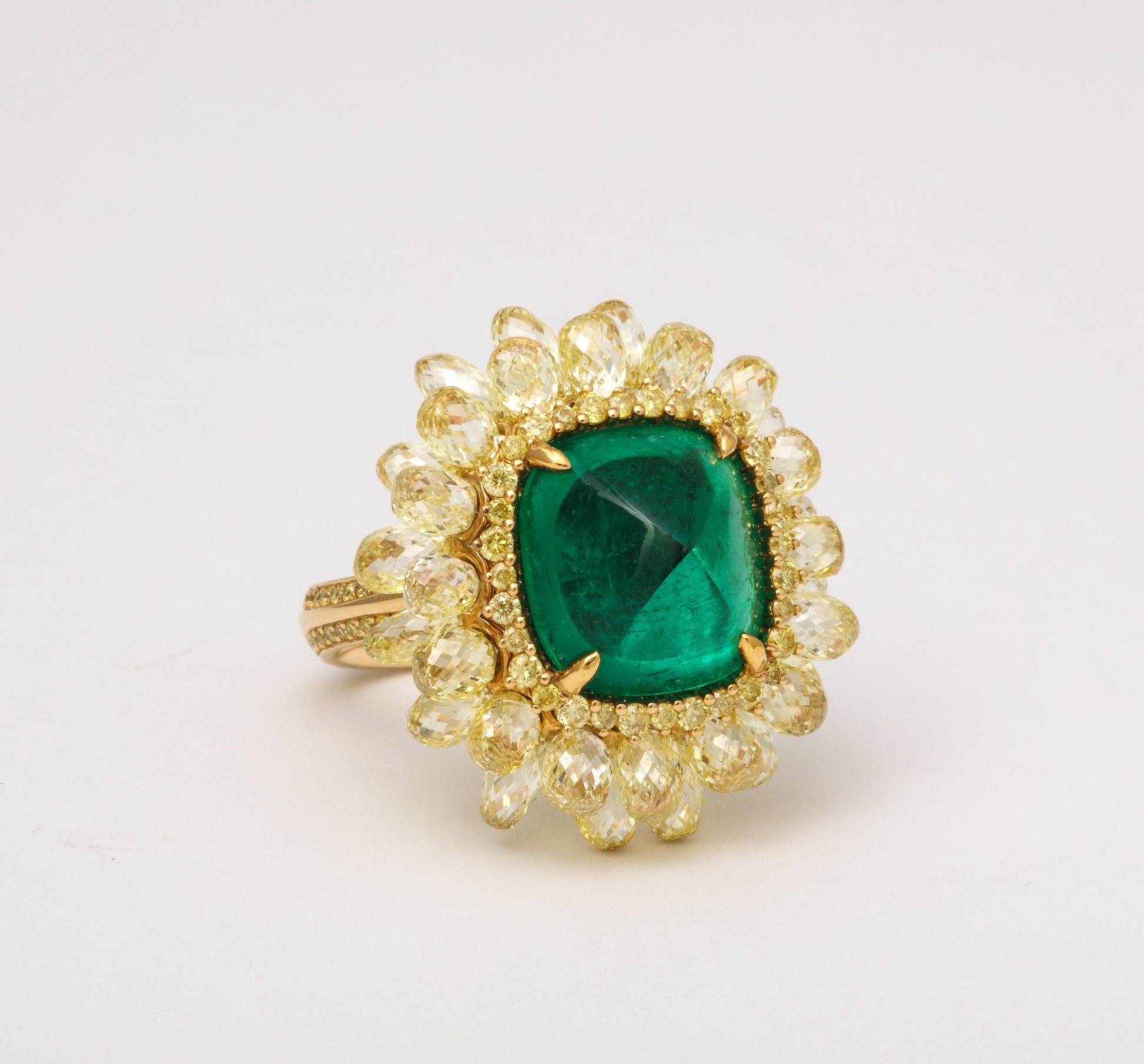 https://a.1stdibscdn.com/5-carat-sugarloaf-cabochon-emerald-and-yellow-diamond-ring-for-sale-picture-4/j_415/j_202926121694024693939/6R1A8712_master.jpg