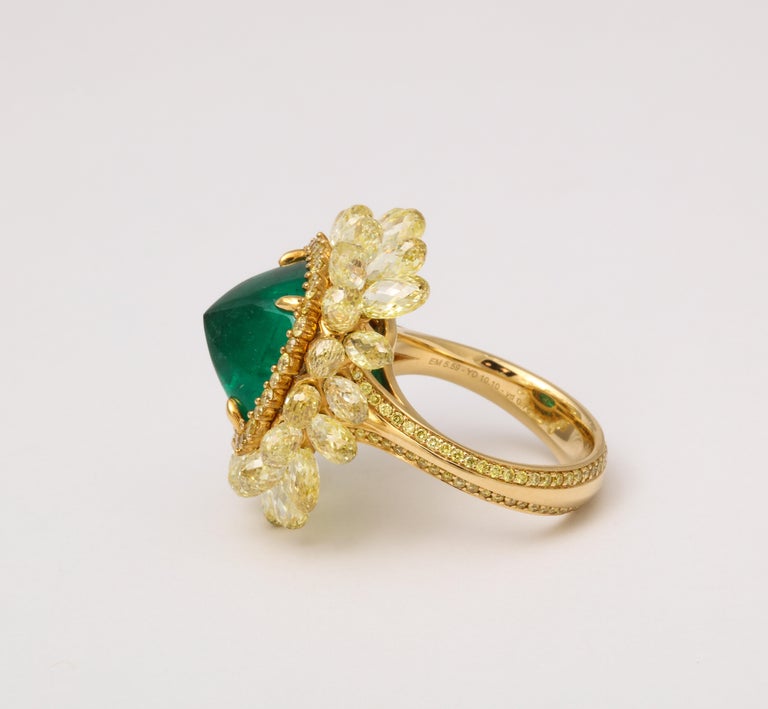 https://a.1stdibscdn.com/5-carat-sugarloaf-cabochon-emerald-and-yellow-diamond-ring-for-sale-picture-7/j_415/j_202926121694024693955/6R1A8715_master.jpg?width=768
