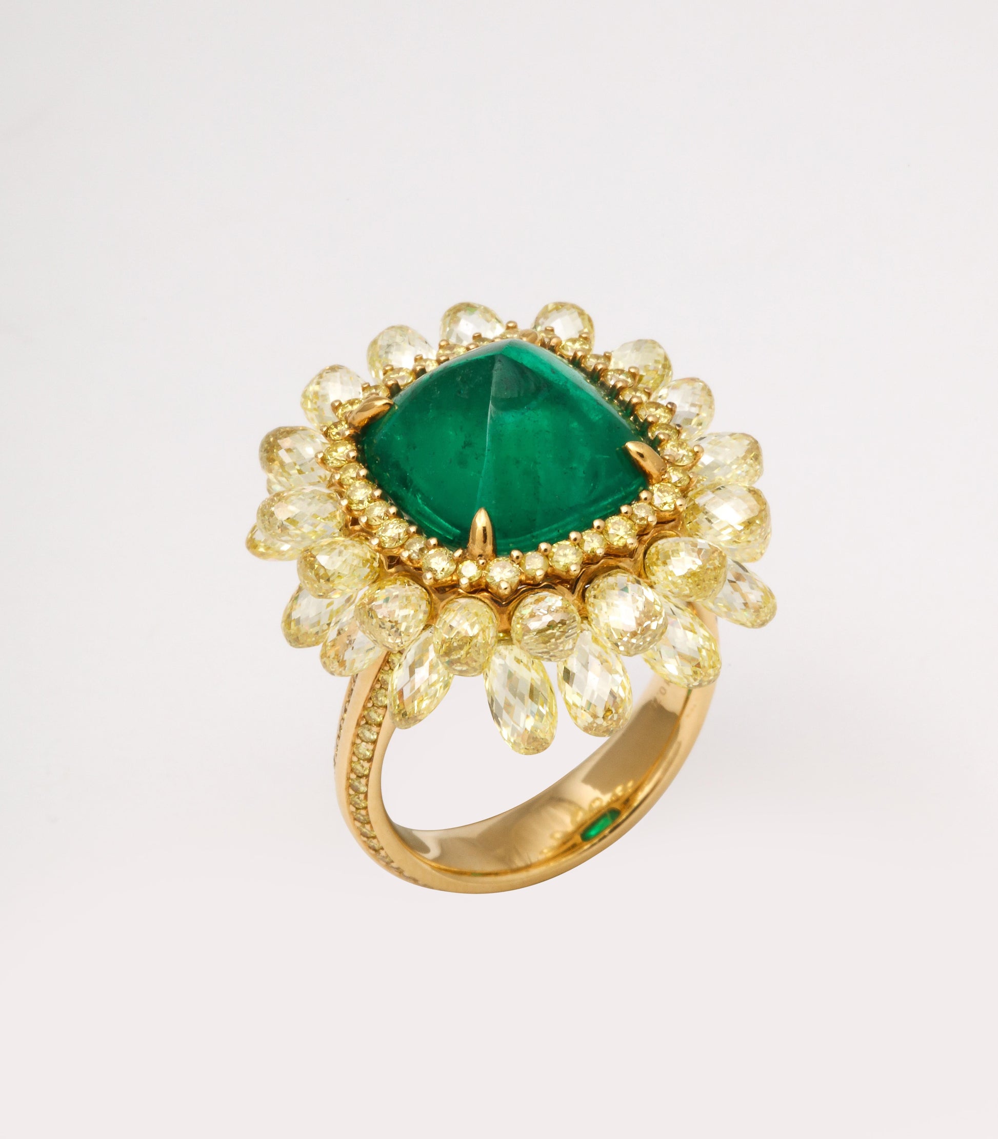 https://a.1stdibscdn.com/5-carat-sugarloaf-cabochon-emerald-and-yellow-diamond-ring-for-sale-picture-10/j_415/j_202926121694024696658/6R1A8718_master.jpg