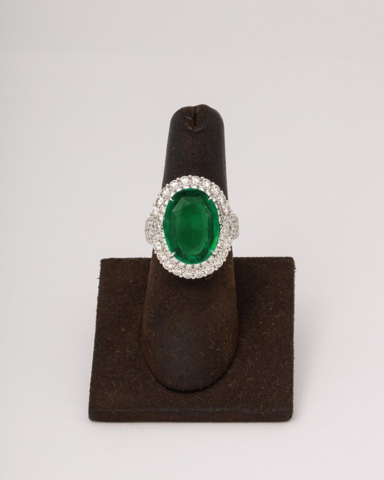 https://a.1stdibscdn.com/9-carat-vivid-green-emerald-and-diamond-ring-for-sale-picture-2/j_415/j_202926821694024998448/6R1A8719_master.jpg?width=768