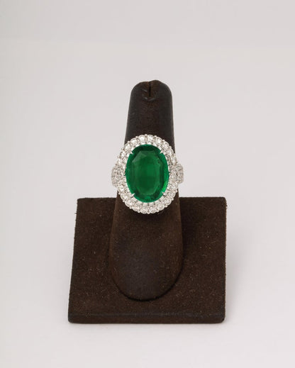 https://a.1stdibscdn.com/9-carat-vivid-green-emerald-and-diamond-ring-for-sale-picture-2/j_415/j_202926821694024998448/6R1A8719_master.jpg?width=768