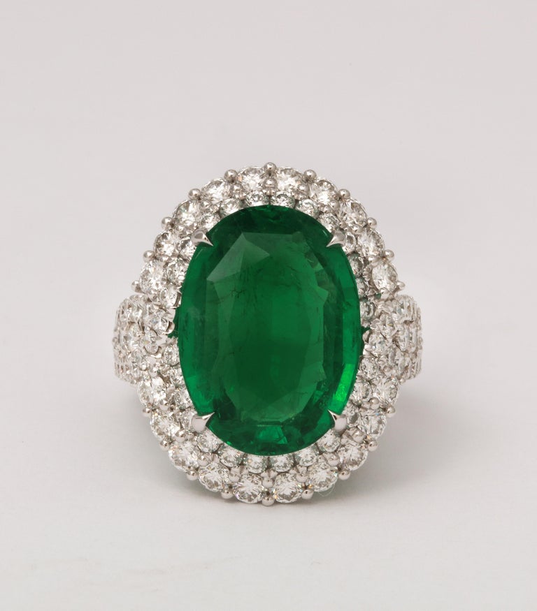 https://a.1stdibscdn.com/9-carat-vivid-green-emerald-and-diamond-ring-for-sale-picture-3/j_415/j_202926821694024997471/6R1A8720_master.jpg?width=768