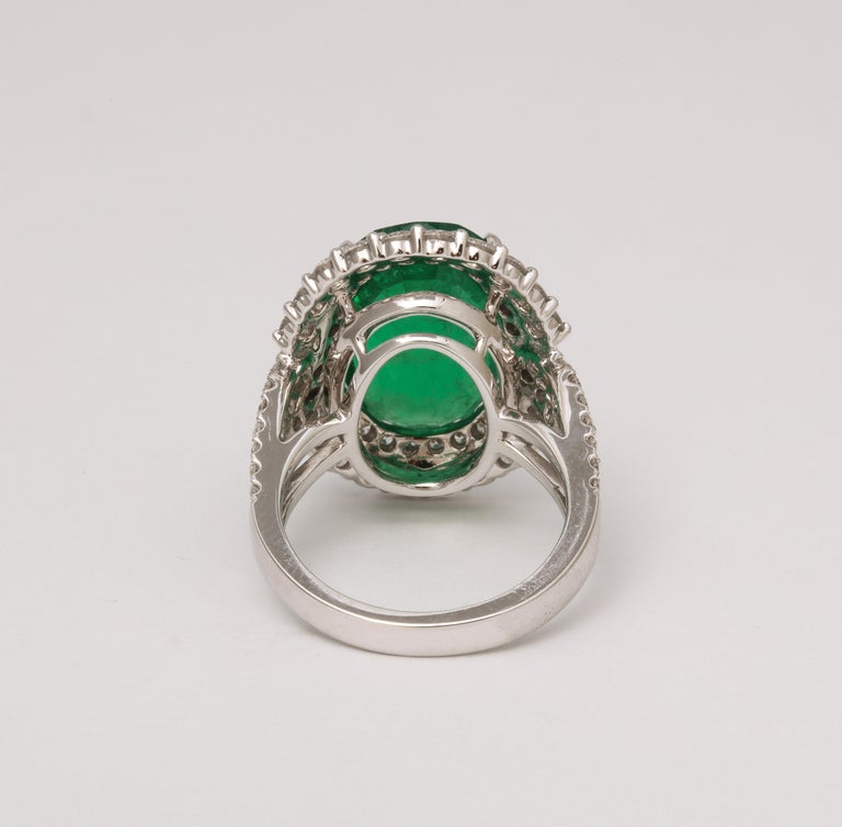 https://a.1stdibscdn.com/9-carat-vivid-green-emerald-and-diamond-ring-for-sale-picture-7/j_415/j_202926821694024997820/6R1A8724_master.jpg?width=768
