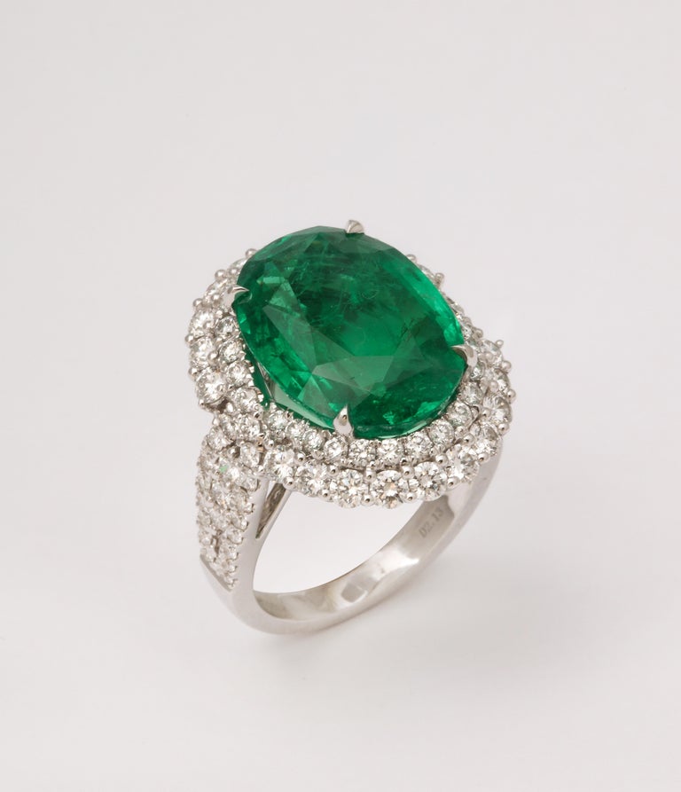 https://a.1stdibscdn.com/9-carat-vivid-green-emerald-and-diamond-ring-for-sale-picture-10/j_415/j_202926821694025000920/6R1A8727_master.jpg?width=768