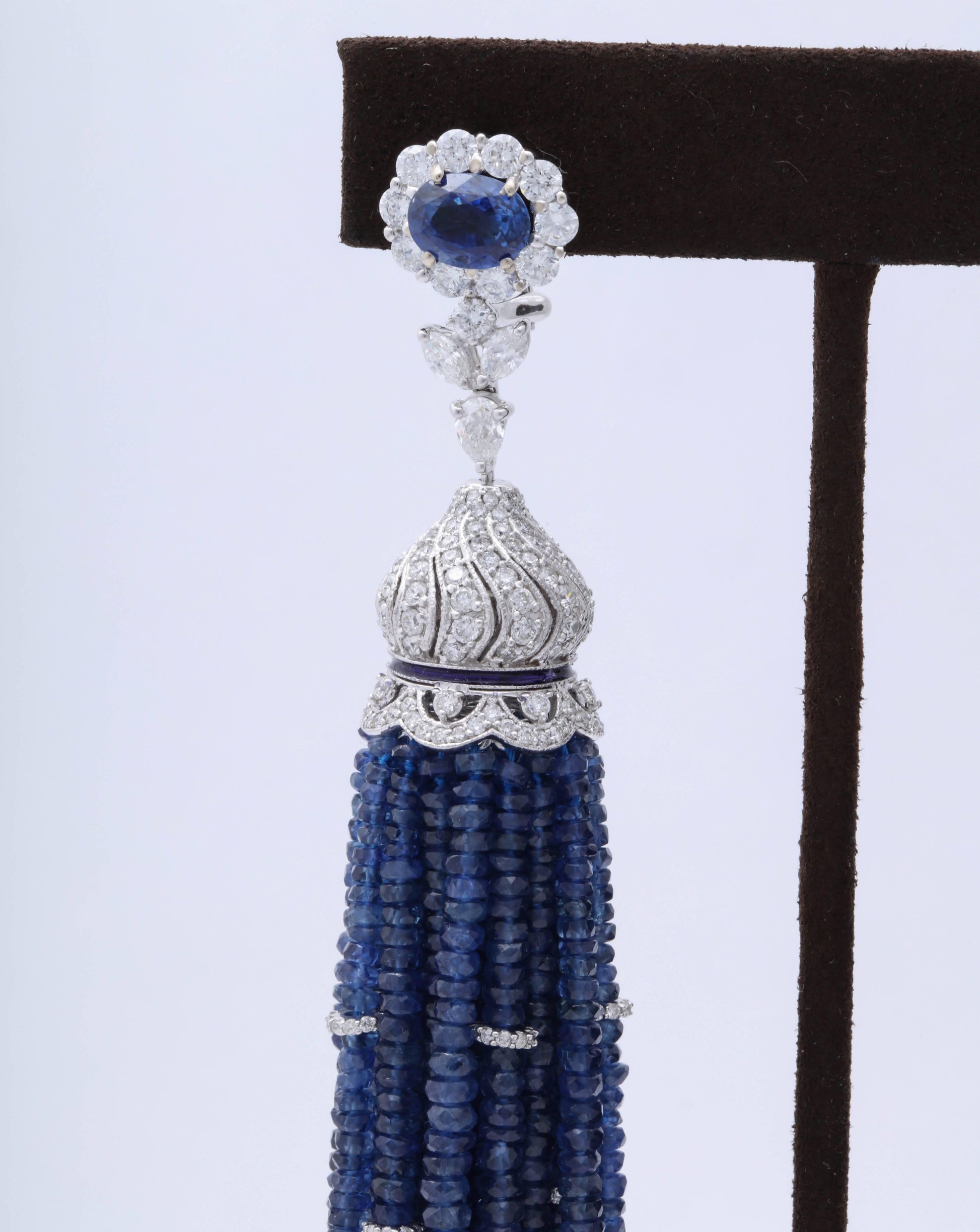 https://a.1stdibscdn.com/sapphire-and-diamond-tassel-earrings-for-sale-picture-4/0/j_45217131530288200716/6R1A9162_master.jpg