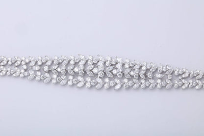 https://a.1stdibscdn.com/stunning-diamond-bracelet-for-sale-picture-3/0/j_45217331530288235093/6R1A9187_master.jpg?width=768