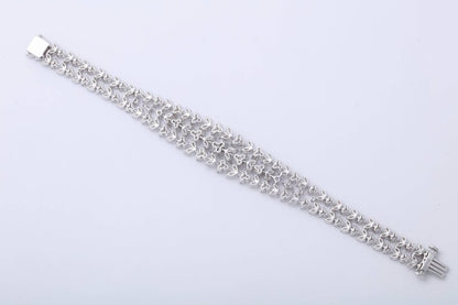 https://a.1stdibscdn.com/stunning-diamond-bracelet-for-sale-picture-4/0/j_45217331530288237668/6R1A9188_master.jpg?width=768