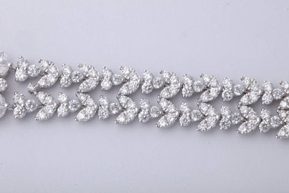 https://a.1stdibscdn.com/stunning-diamond-bracelet-for-sale-picture-5/0/j_45217331530288240354/6R1A9191_master.jpg?width=768