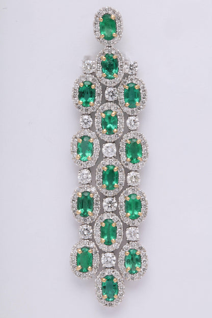 https://a.1stdibscdn.com/green-emerald-chandelier-earrings-for-sale-picture-3/0/j_42665231525894030074/6R1A9331_master.jpg