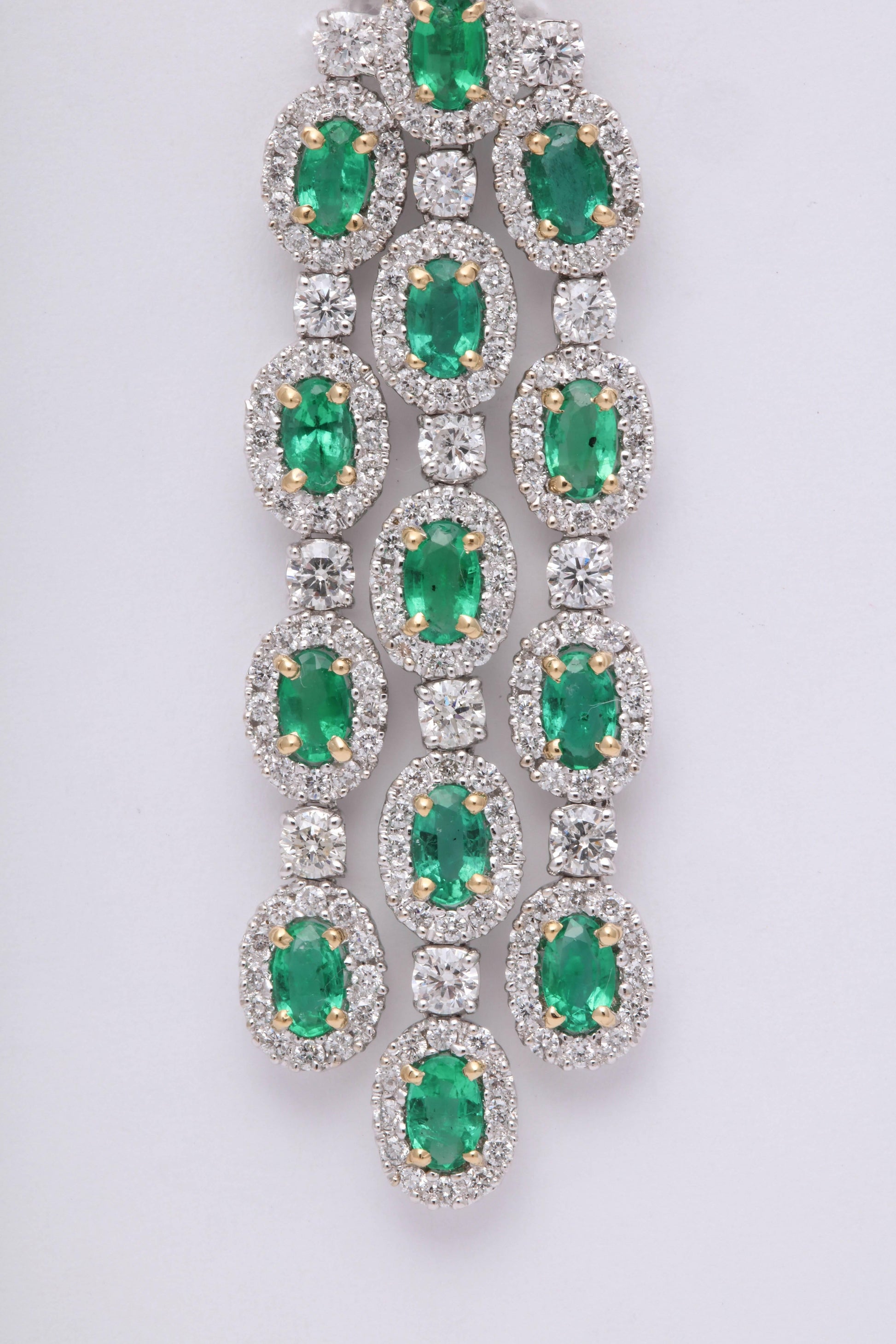 https://a.1stdibscdn.com/green-emerald-chandelier-earrings-for-sale-picture-4/0/j_42665231525894032471/6R1A9333_master.jpg