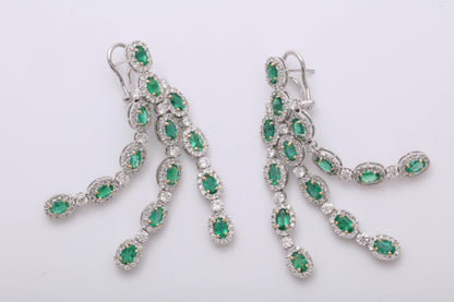 https://a.1stdibscdn.com/green-emerald-chandelier-earrings-for-sale-picture-7/0/j_42665231525894038438/6R1A9340_master.jpg