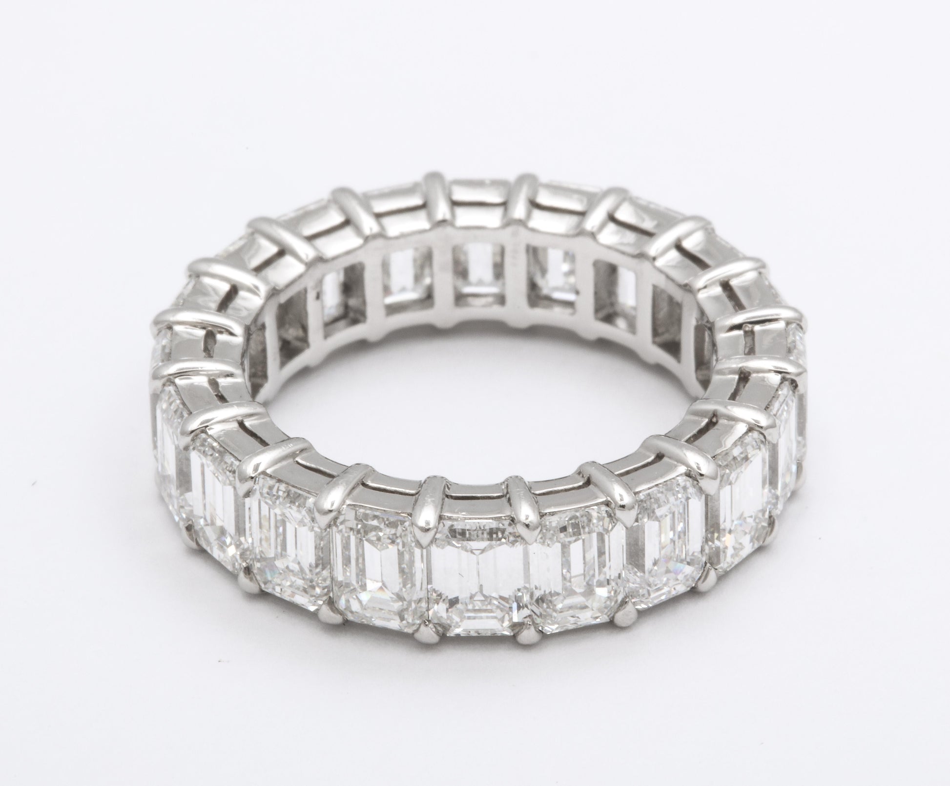 https://a.1stdibscdn.com/emerald-cut-diamond-eternity-band-for-sale-picture-2/j_415/j_103217621599662412926/6R1A9349_master.jpg