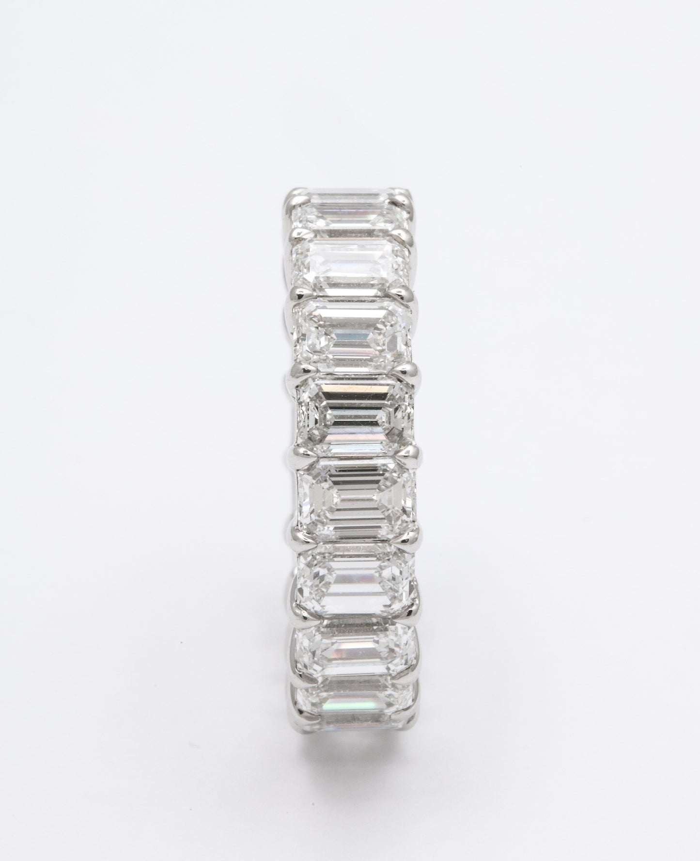 https://a.1stdibscdn.com/emerald-cut-diamond-eternity-band-for-sale-picture-5/j_415/j_103217621599662423016/6R1A9352_master.jpg