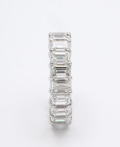 https://a.1stdibscdn.com/emerald-cut-diamond-eternity-band-for-sale-picture-5/j_415/j_103217621599662423016/6R1A9352_master.jpg