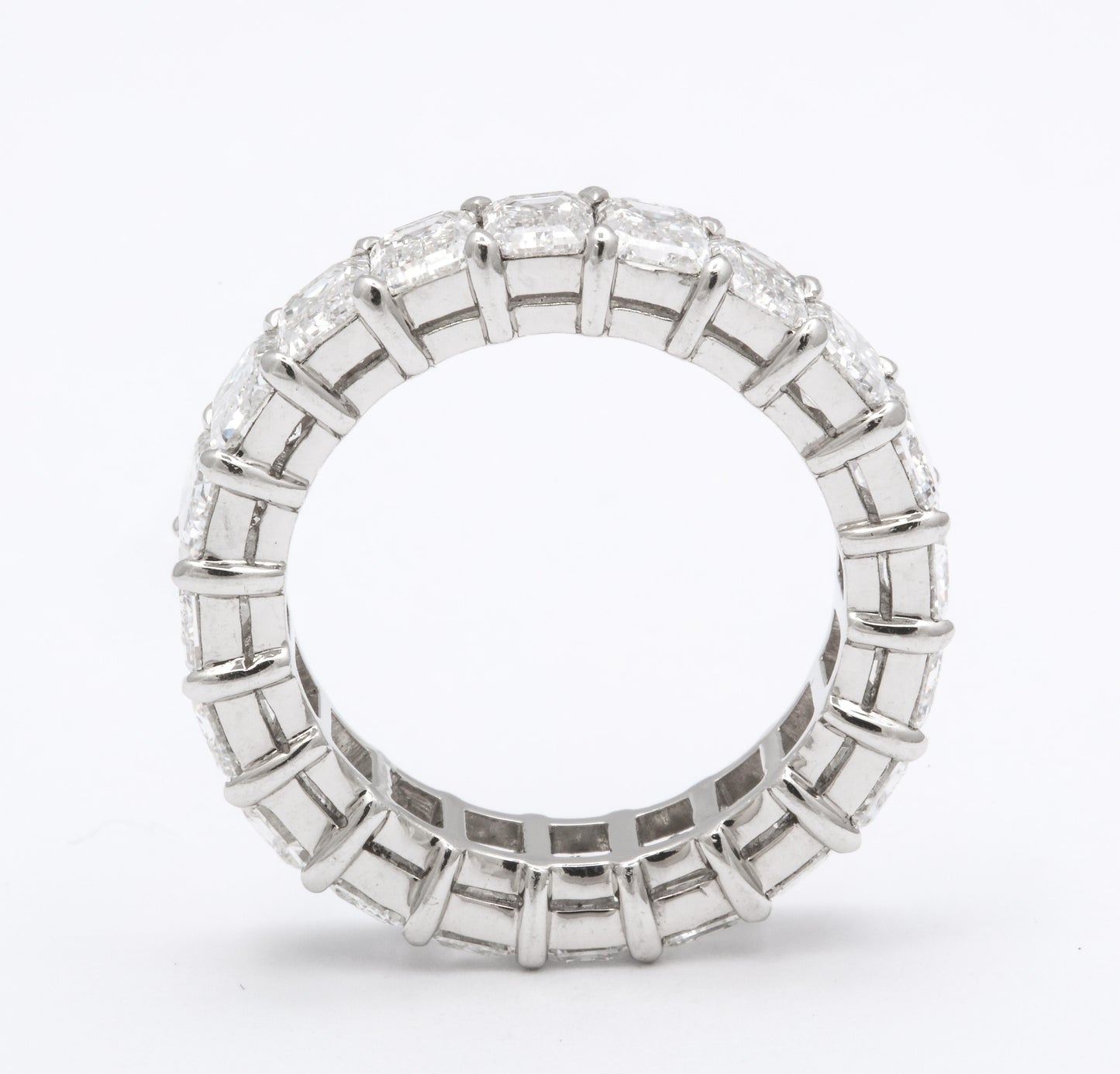 https://a.1stdibscdn.com/emerald-cut-diamond-eternity-band-for-sale-picture-6/j_415/j_103217621599662426499/6R1A9354_master.jpg