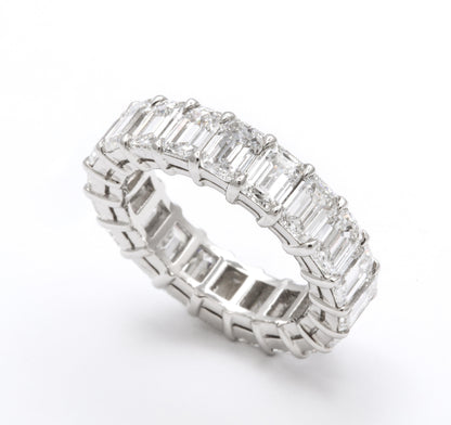 https://a.1stdibscdn.com/emerald-cut-diamond-eternity-band-for-sale-picture-7/j_415/j_103217621599662431759/6R1A9357_master.jpg