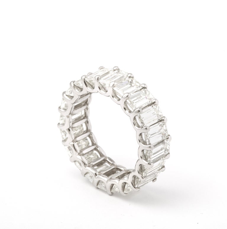 https://a.1stdibscdn.com/emerald-cut-diamond-eternity-band-for-sale-picture-7/j_415/j_168334821661871437645/6R1A9410_master.jpg?width=768