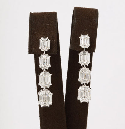 https://a.1stdibscdn.com/emerald-cut-illusion-diamond-dangle-drop-earrings-for-sale-picture-3/j_415/j_164838221658497396818/6R1A9422_master.jpg?width=768