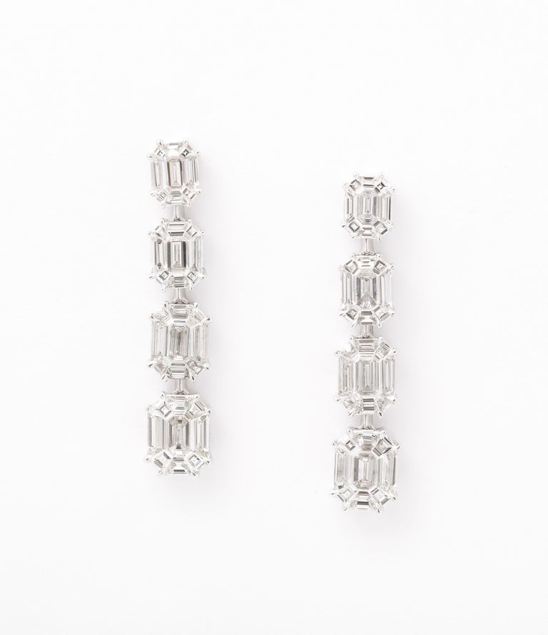 https://a.1stdibscdn.com/emerald-cut-illusion-diamond-dangle-drop-earrings-for-sale-picture-5/j_415/j_164838221658497396388/6R1A9426_master.jpg?width=768