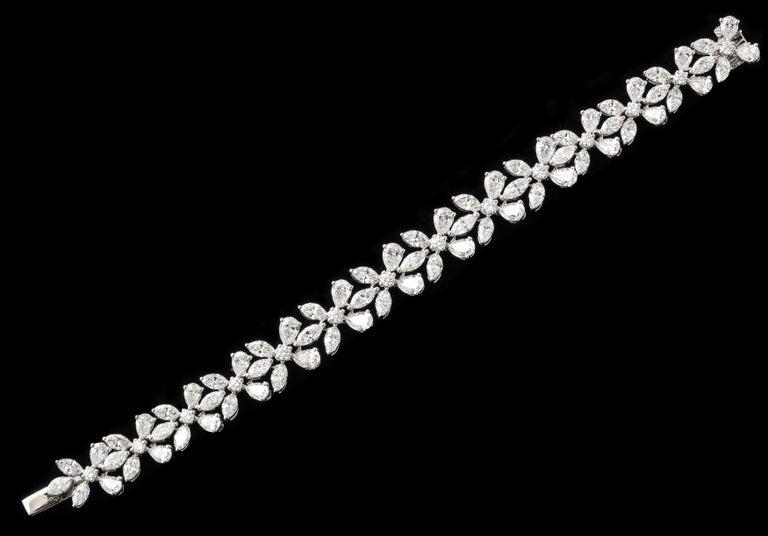 https://a.1stdibscdn.com/diamond-bracelet-for-sale-picture-3/j_415/j_166500321659966979784/6R1A9452_master.jpg?width=768