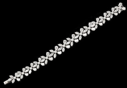 https://a.1stdibscdn.com/diamond-bracelet-for-sale-picture-3/j_415/j_166500321659966979784/6R1A9452_master.jpg?width=768