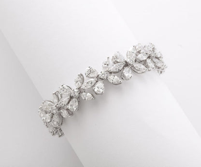 https://a.1stdibscdn.com/diamond-bracelet-for-sale-picture-6/j_415/j_166500321659966979731/6R1A9458_master.jpg?width=768
