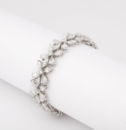 https://a.1stdibscdn.com/diamond-bracelet-for-sale-picture-7/j_415/j_166500321659966979694/6R1A9462_master.jpg?width=768