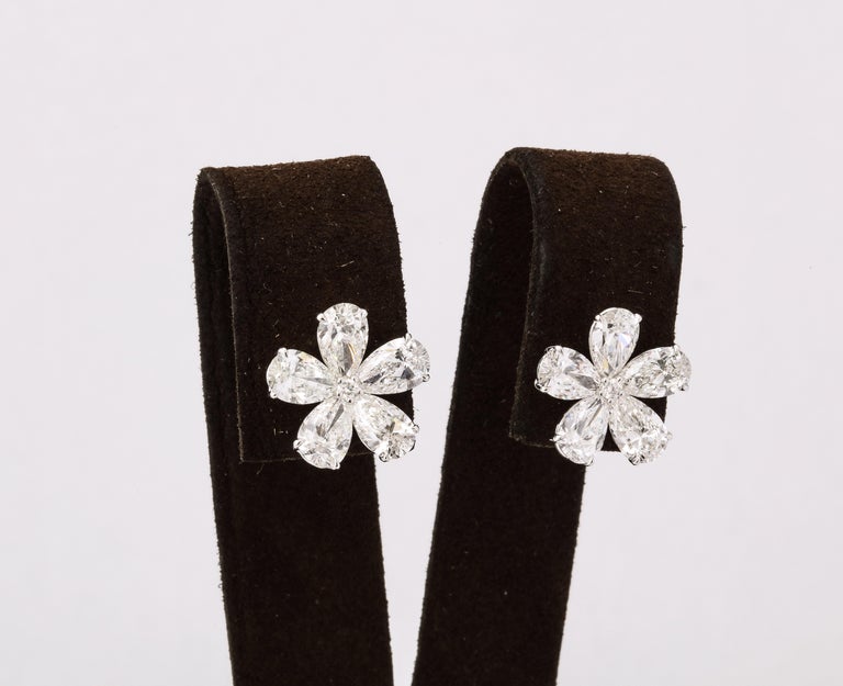 https://a.1stdibscdn.com/diamond-flower-earrings-for-sale-picture-4/j_415/j_169630021663010315089/6R1A9503_master.jpg?width=768