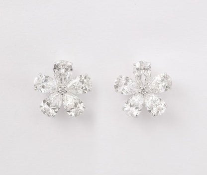 https://a.1stdibscdn.com/diamond-flower-earrings-for-sale-picture-6/j_415/j_169630021663010314122/6R1A9506_master.jpg?width=768