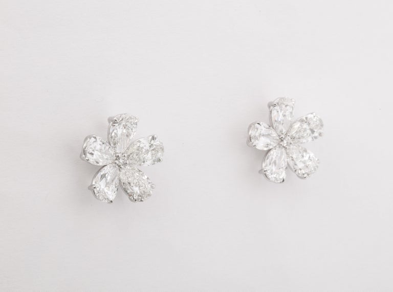 https://a.1stdibscdn.com/diamond-flower-earrings-for-sale-picture-7/j_415/j_169630021663010314664/6R1A9508_master.jpg?width=768