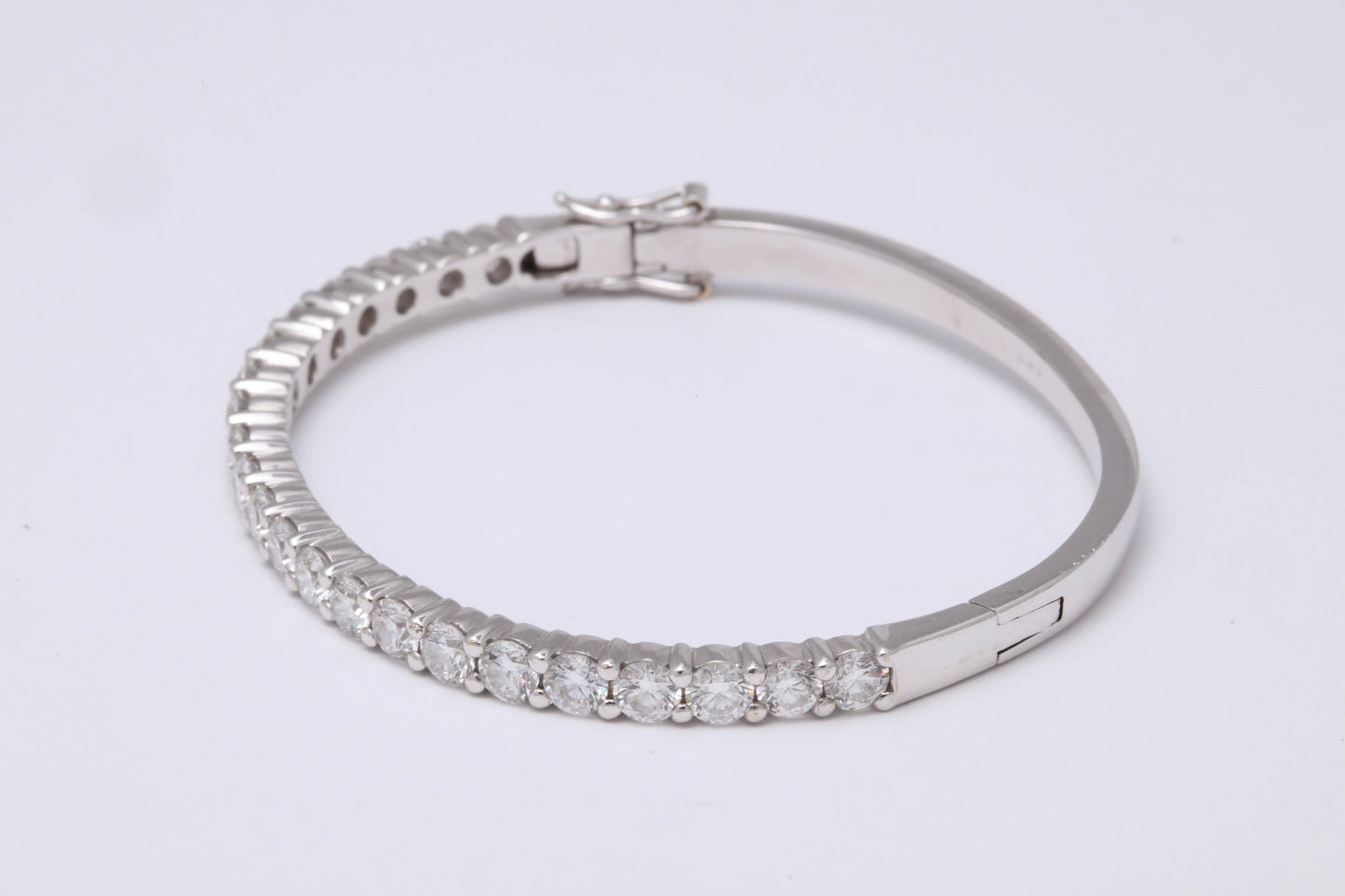 https://a.1stdibscdn.com/diamond-bangle-for-6-inch-wrist-for-sale-picture-4/0/j_50847111539355640030/6R1A9598_master.jpg