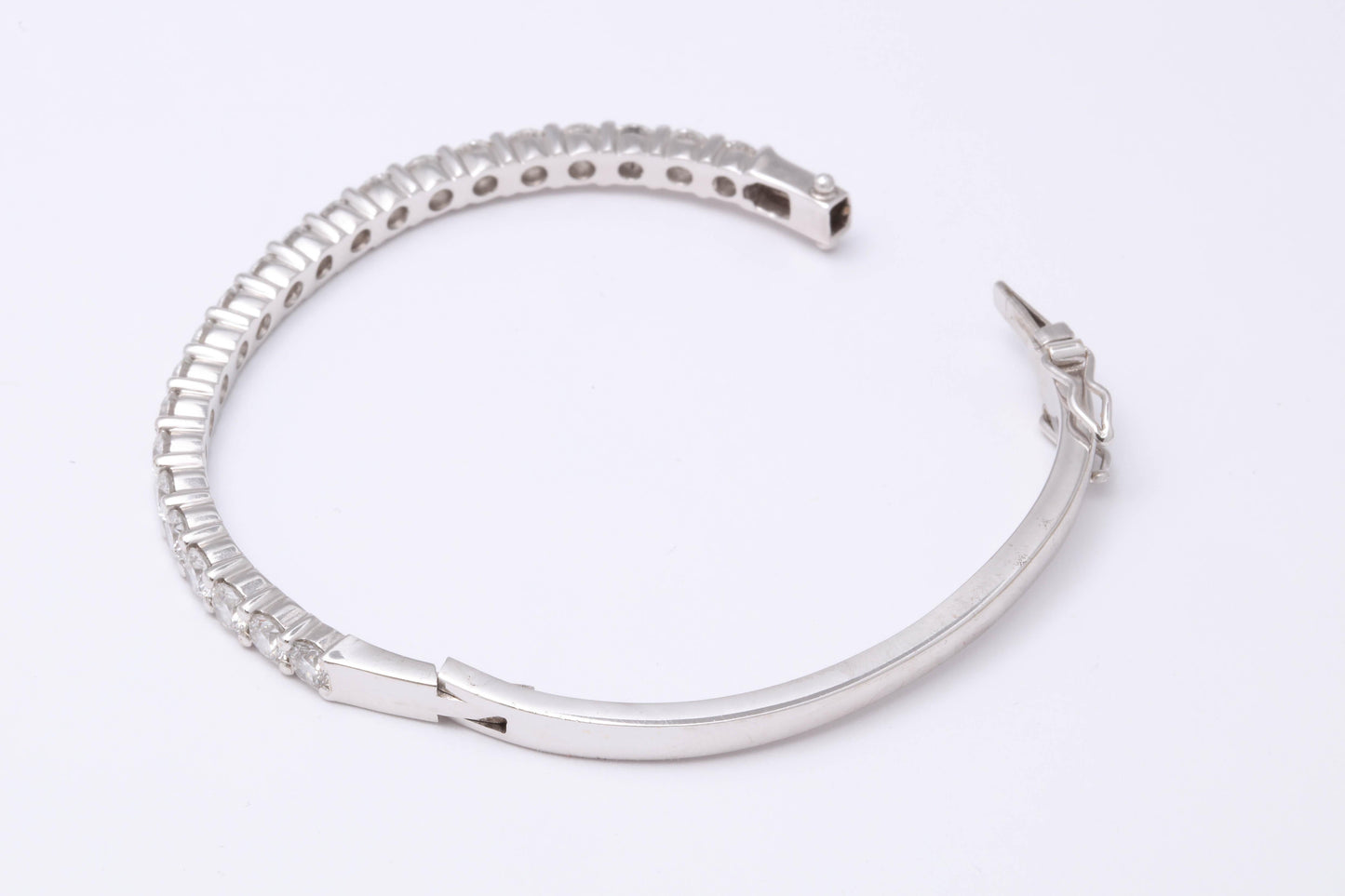 https://a.1stdibscdn.com/diamond-bangle-for-6-inch-wrist-for-sale-picture-6/0/j_50847111539355643732/6R1A9600_master.jpg