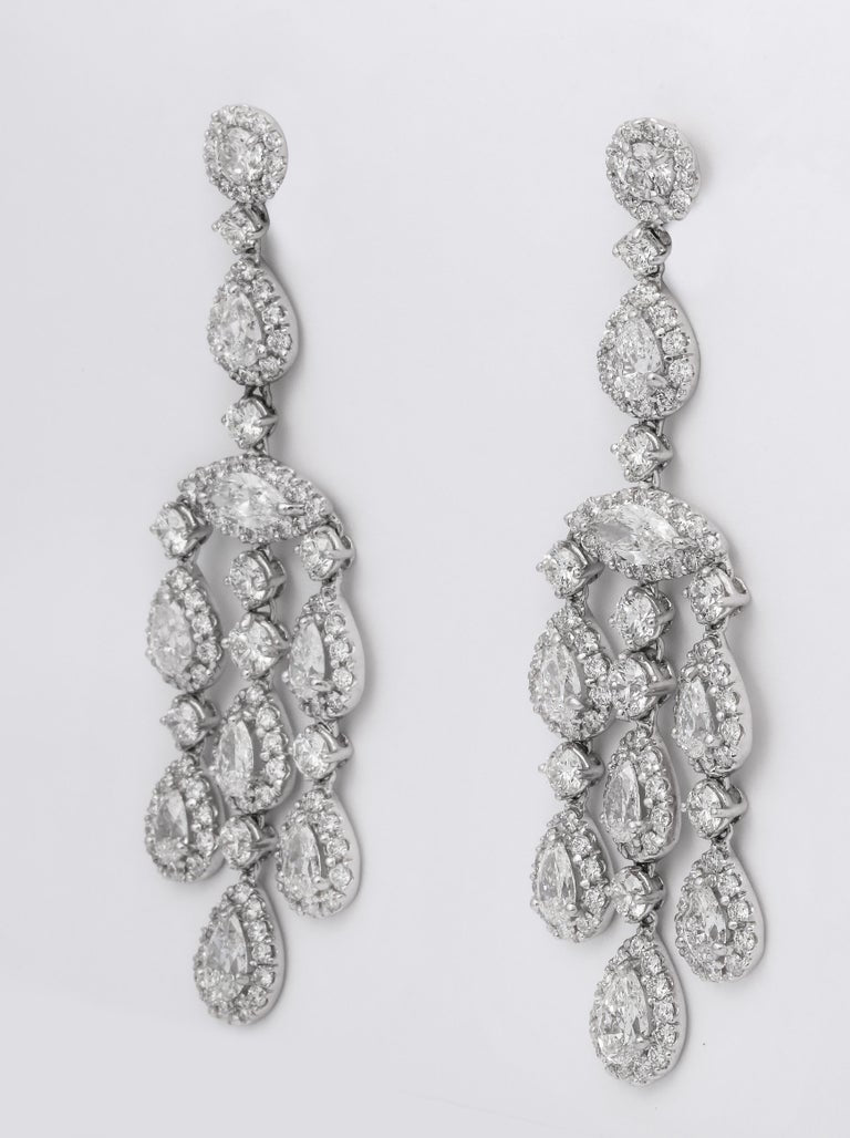 https://a.1stdibscdn.com/diamond-chandelier-earrings-for-sale-picture-7/j_415/1599662282595/6R1A9812_master.jpg?width=768