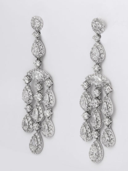 https://a.1stdibscdn.com/diamond-chandelier-earrings-for-sale-picture-7/j_415/1599662282595/6R1A9812_master.jpg?width=768