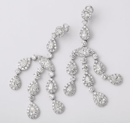 https://a.1stdibscdn.com/diamond-chandelier-earrings-for-sale-picture-10/j_415/1599662291829/6R1A9816_master.jpg?width=768